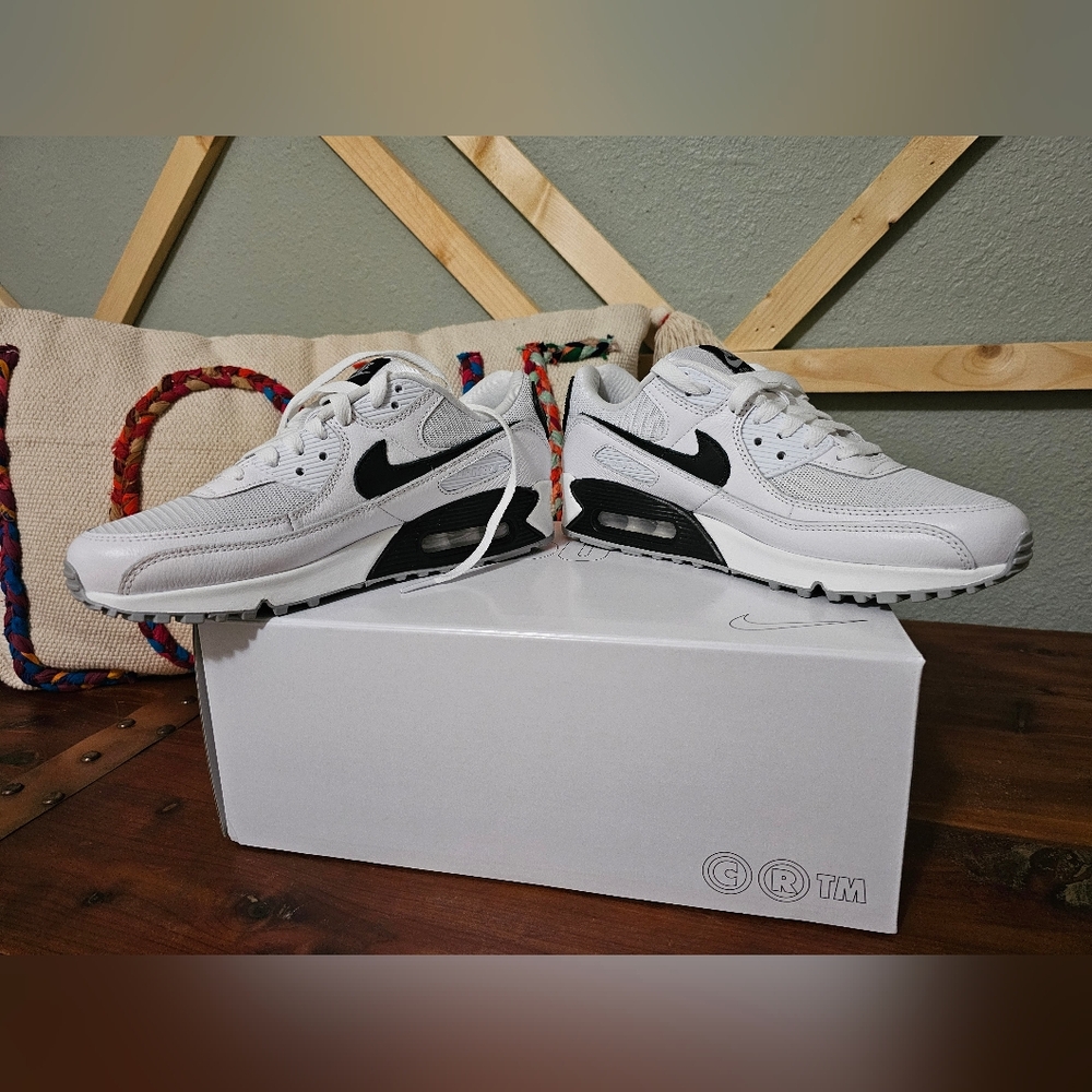 Nike Women's White Sneakers - Picture 3 of 7